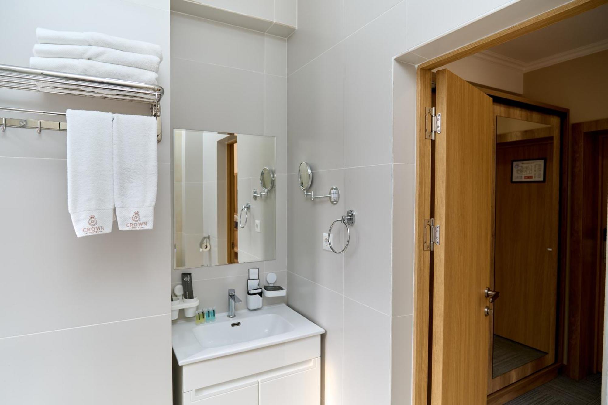 Crown Hotel Bishkek Luaran gambar