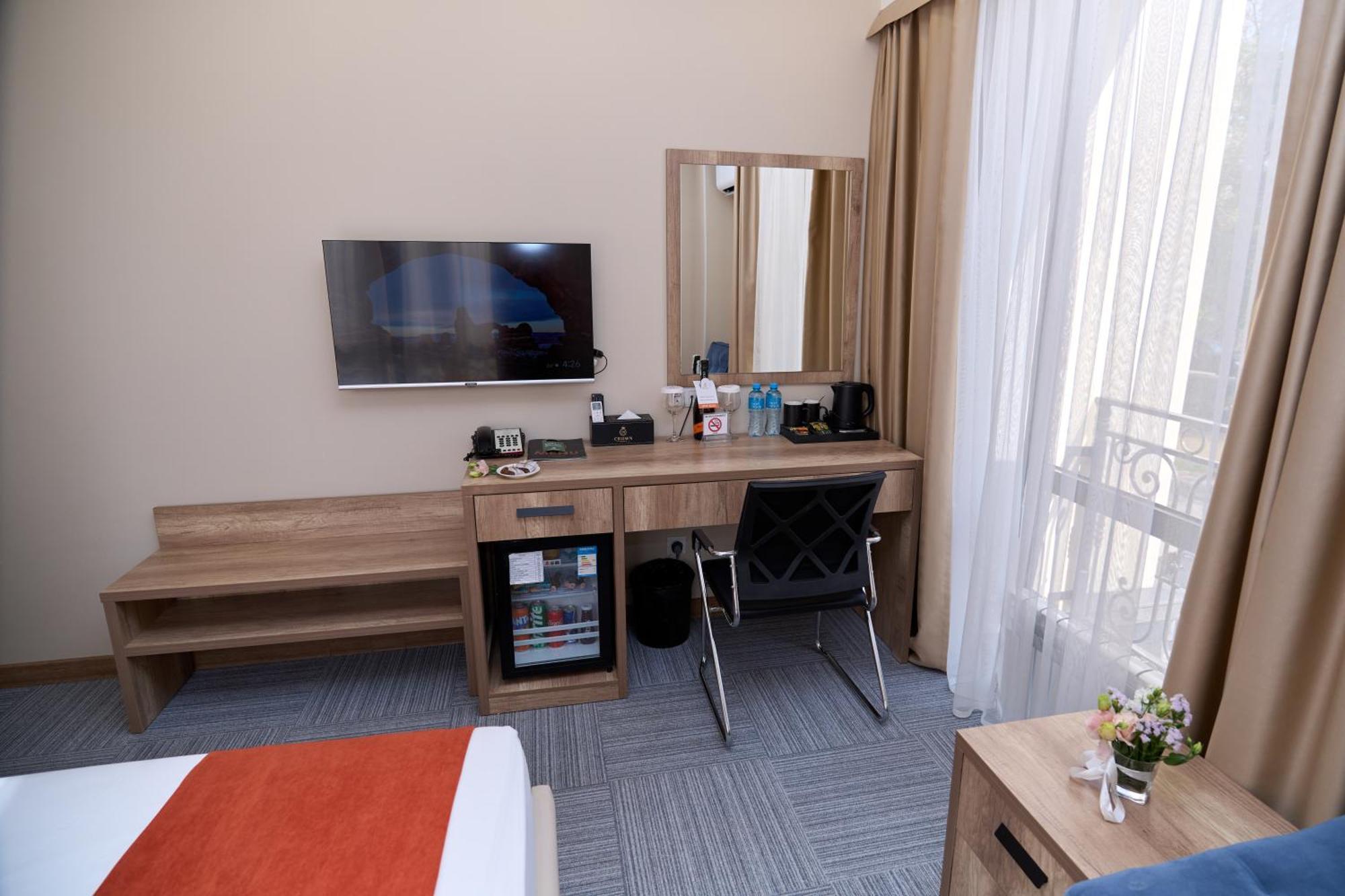 Crown Hotel Bishkek Luaran gambar