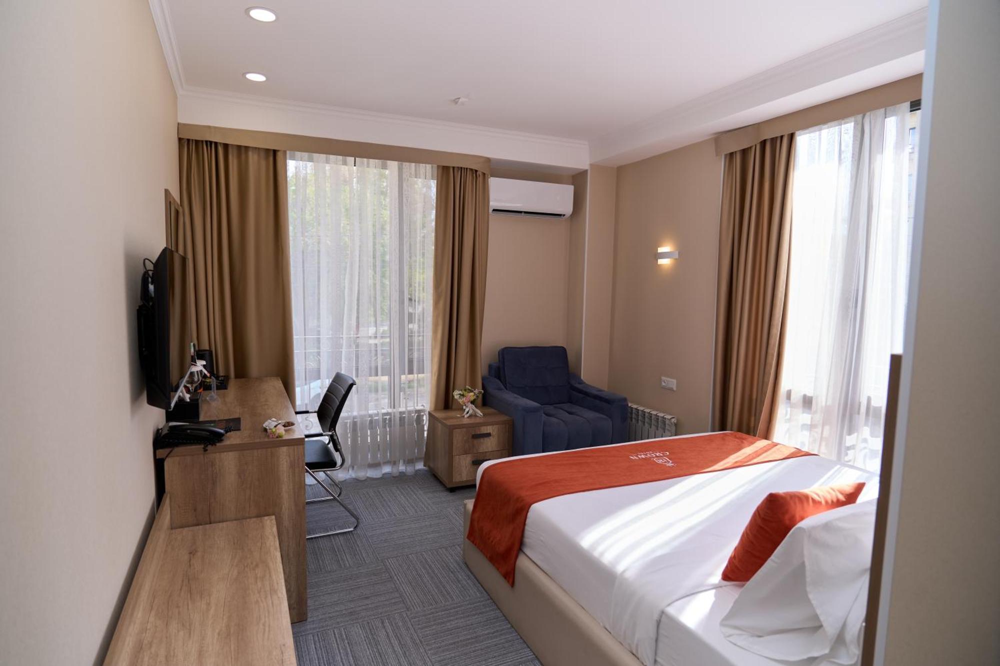 Crown Hotel Bishkek Luaran gambar