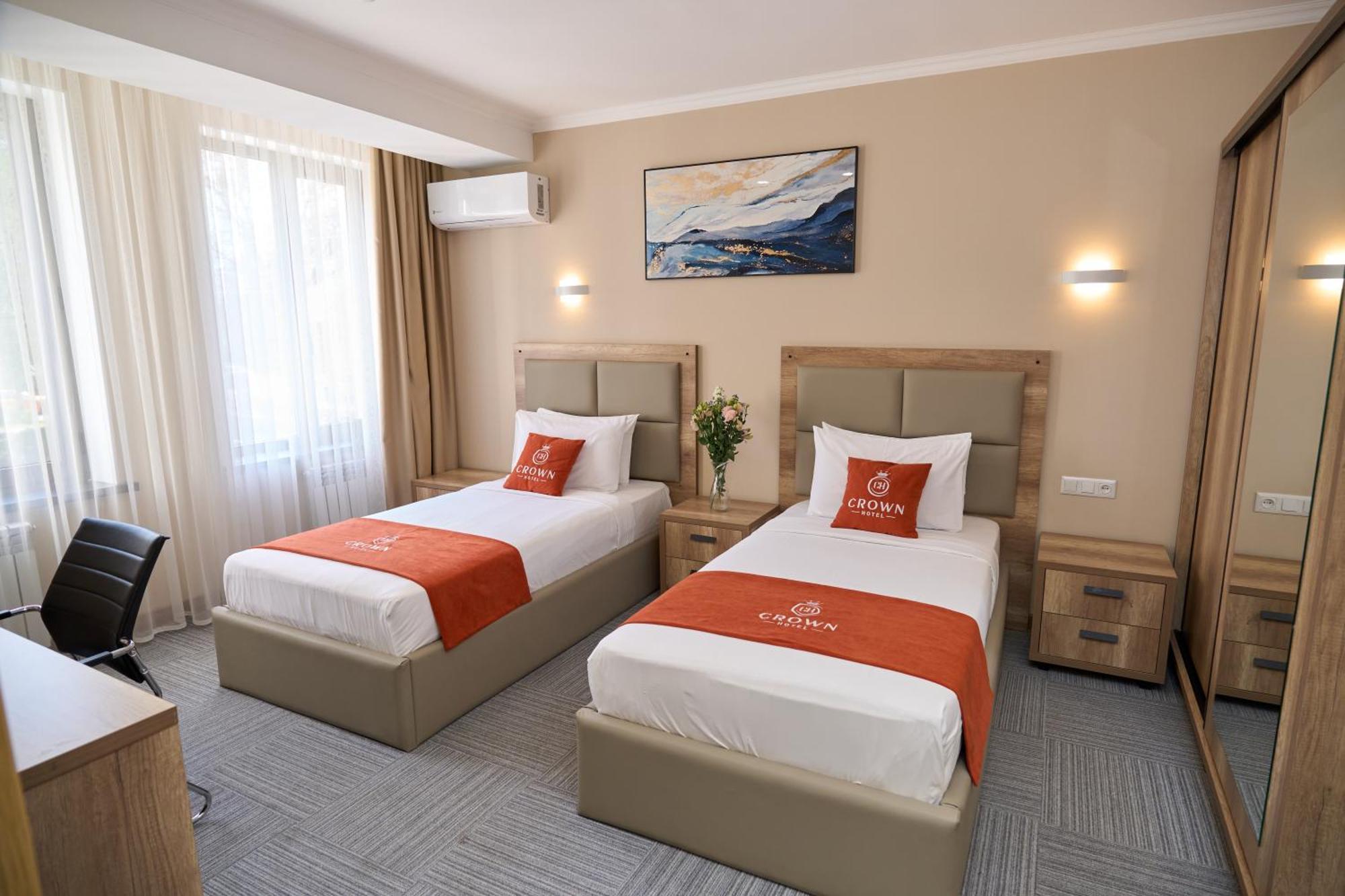 Crown Hotel Bishkek Luaran gambar