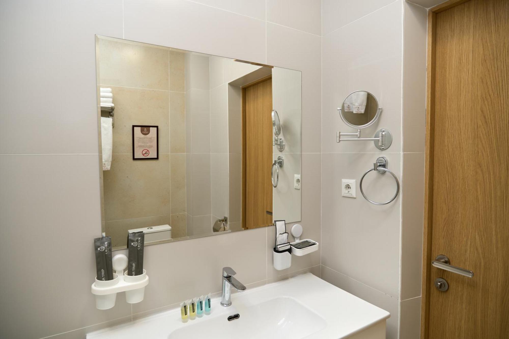 Crown Hotel Bishkek Luaran gambar