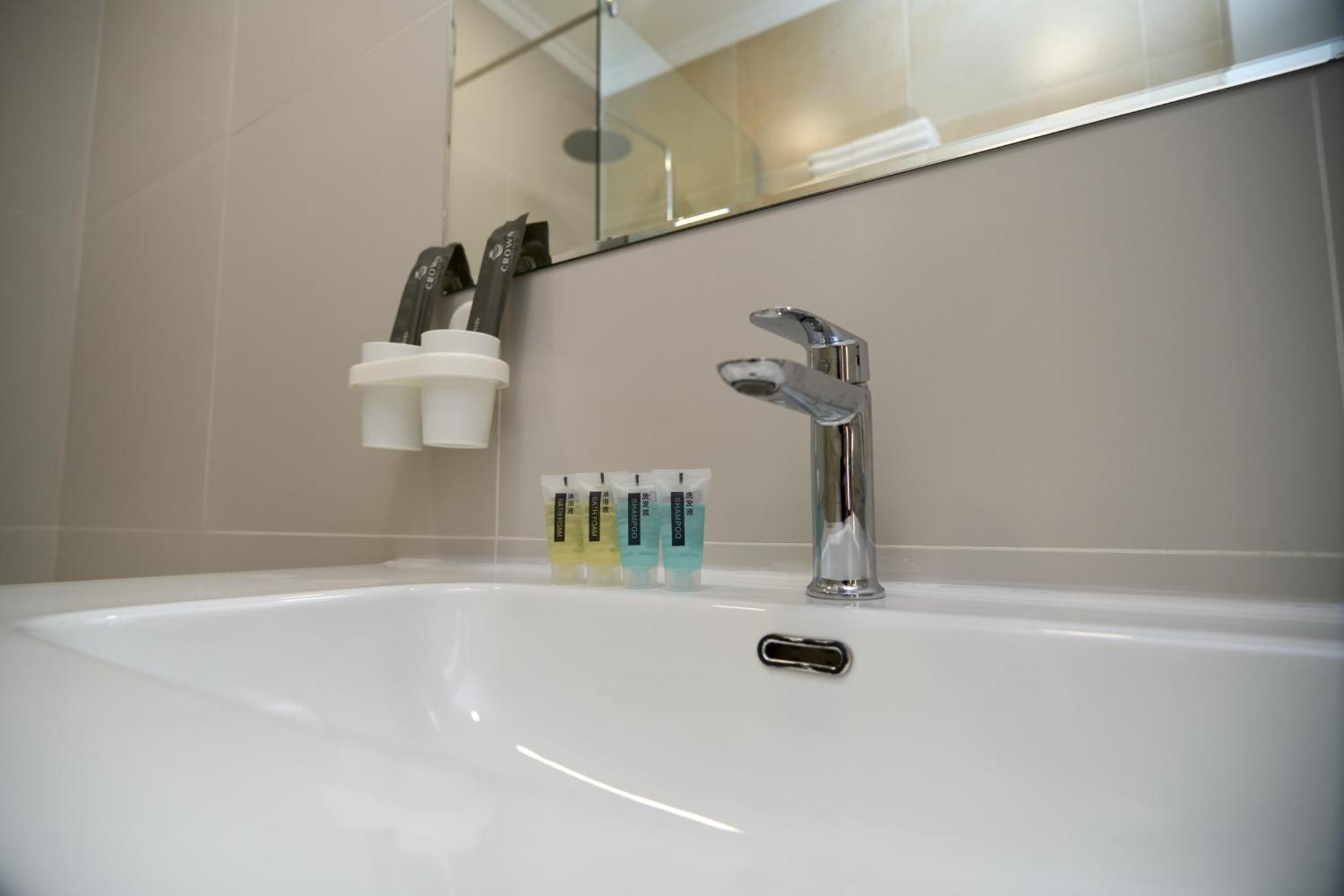 Crown Hotel Bishkek Luaran gambar