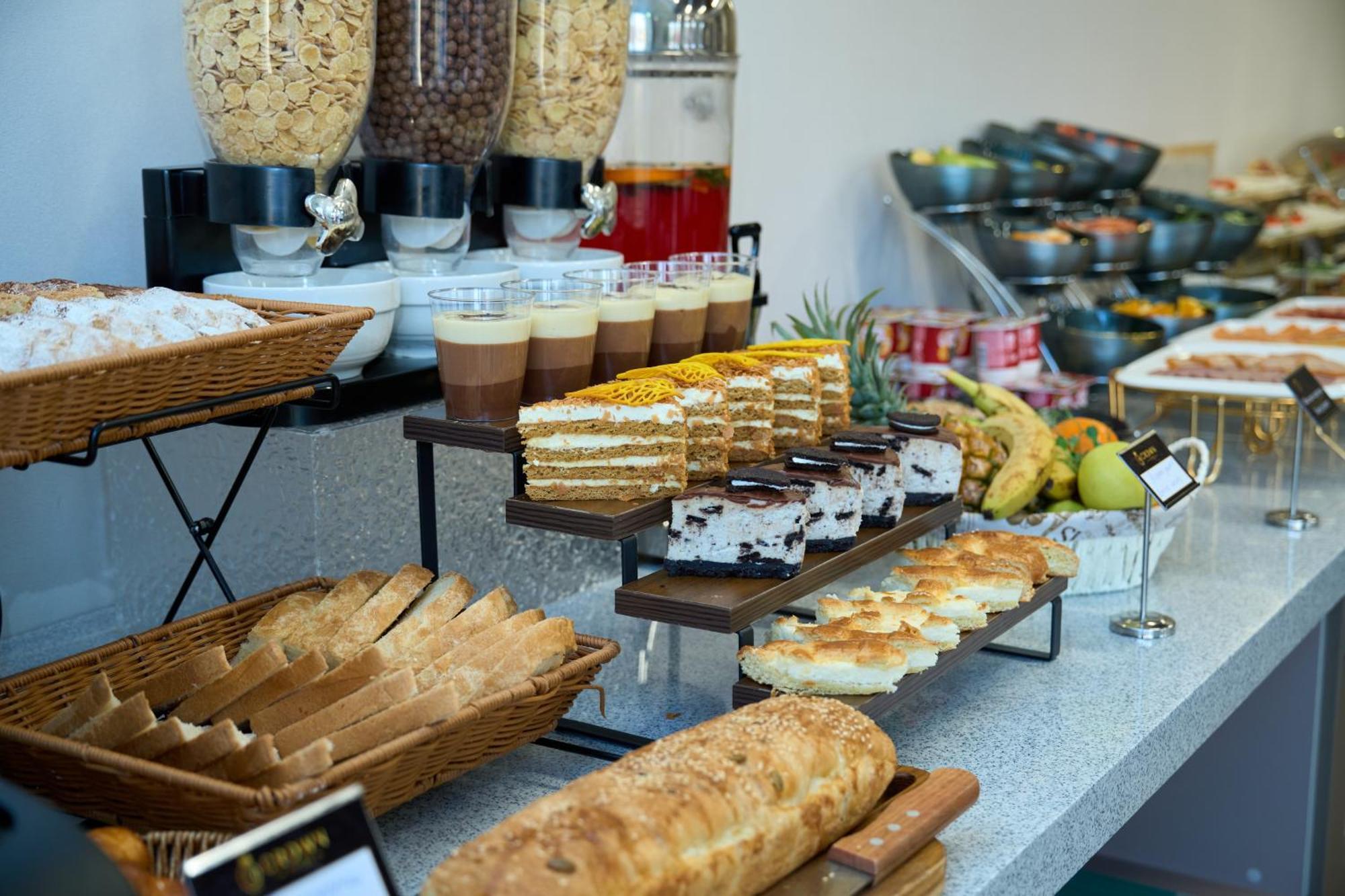 Crown Hotel Bishkek Luaran gambar