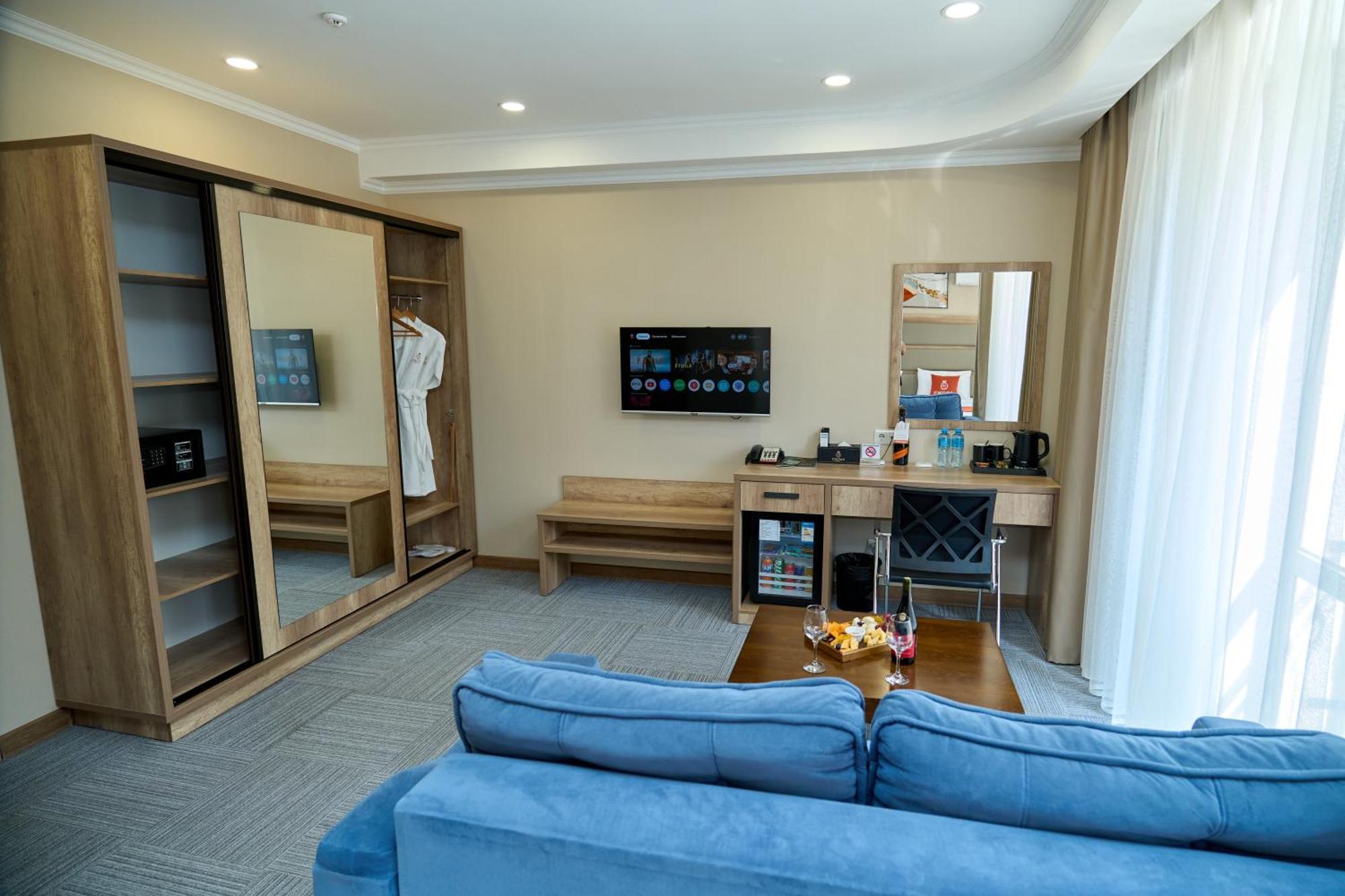 Crown Hotel Bishkek Luaran gambar