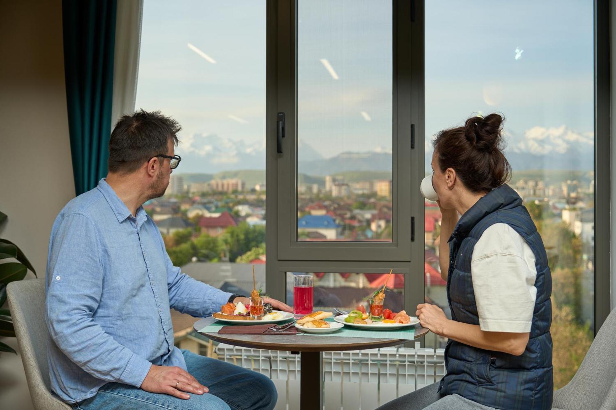 Crown Hotel Bishkek Luaran gambar