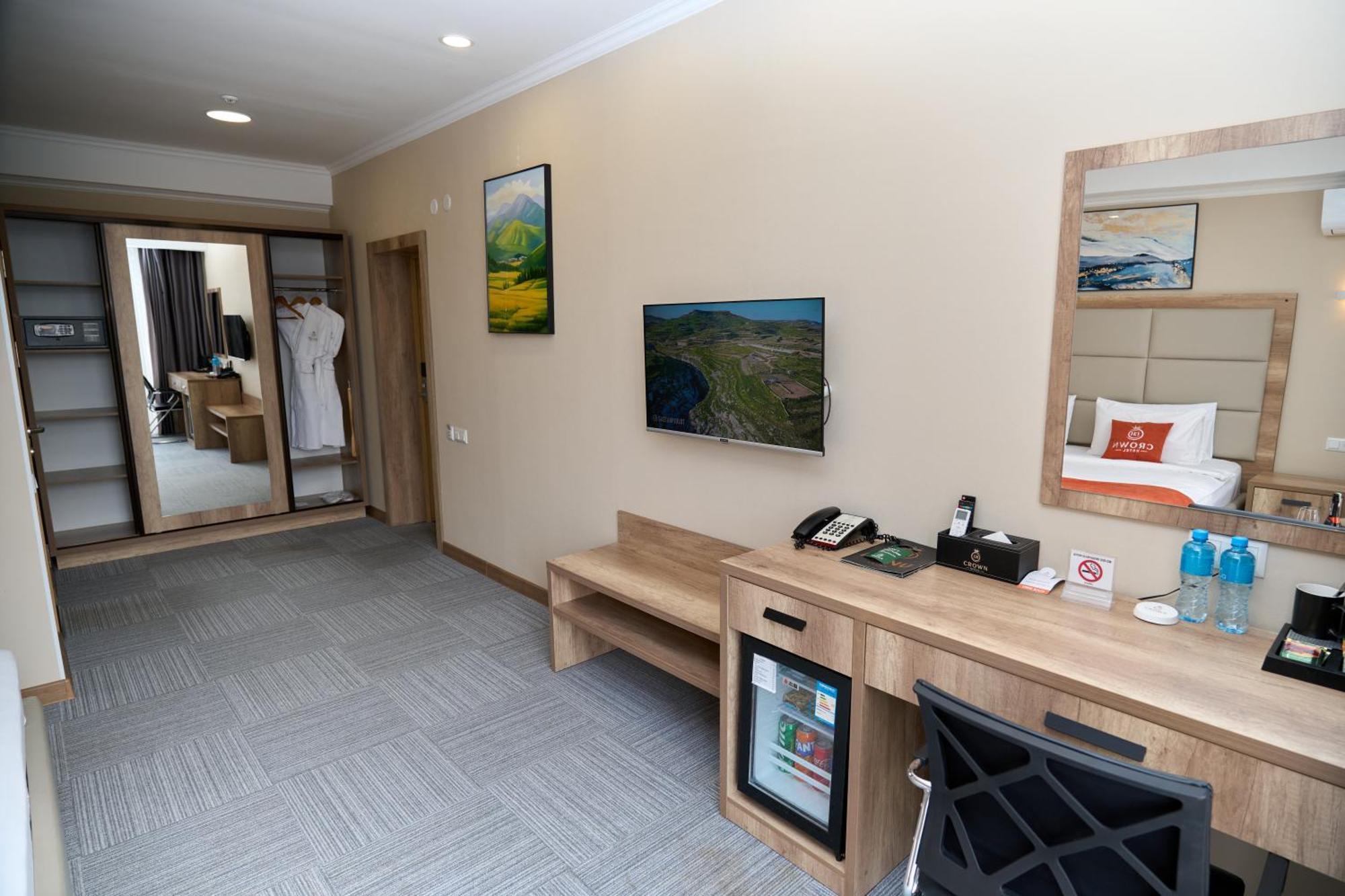 Crown Hotel Bishkek Luaran gambar